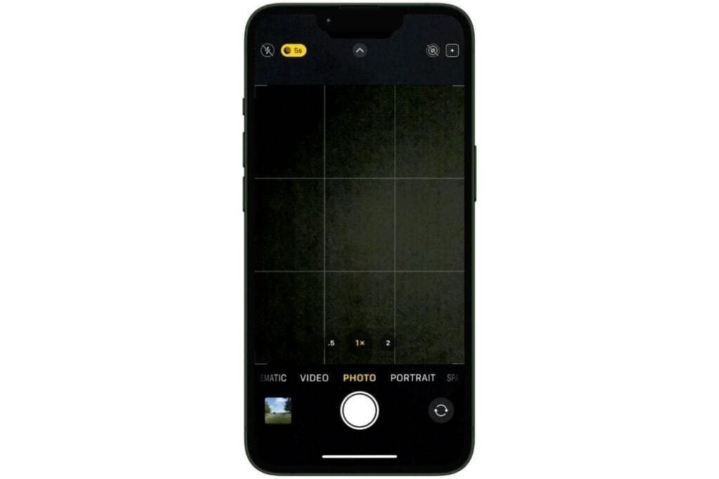iPhone showing grid lines as an example of how to take a good photo on iPhone using the grid.