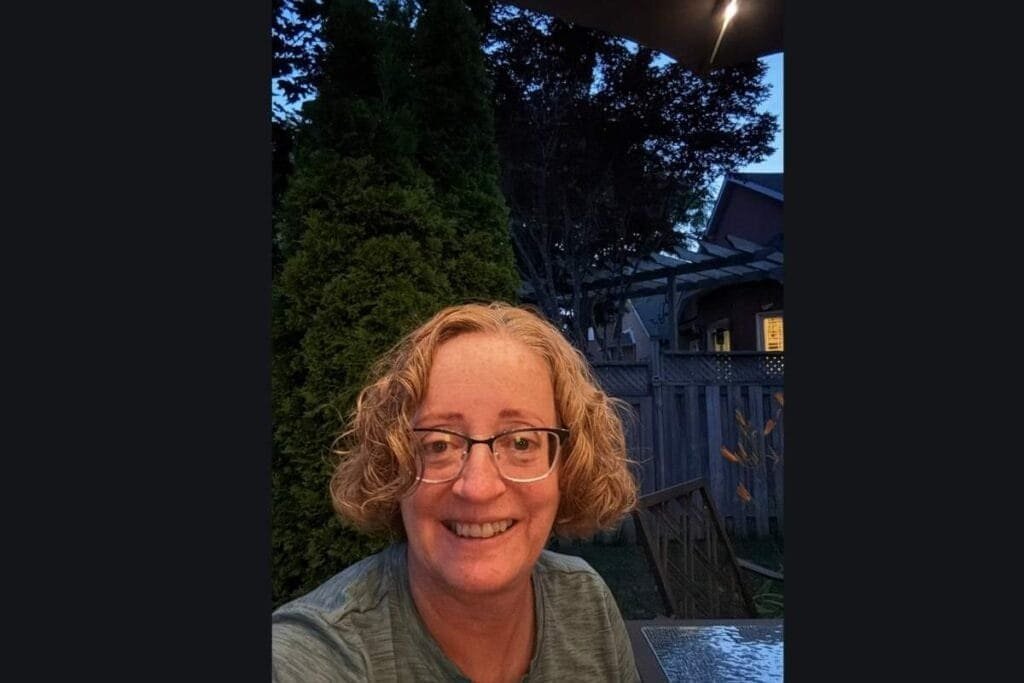 Selfie taken in the dark as an example of how to take a good photo on iPhone in low-light.