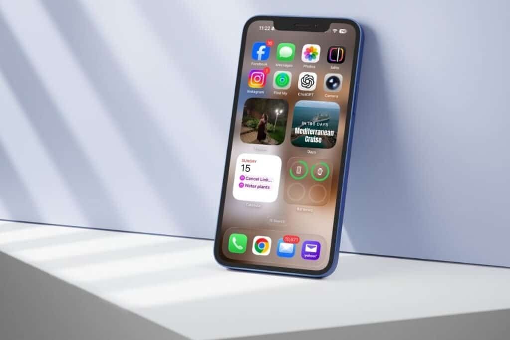 iPhone screen showing photo widget, count down widget, calendar widget and battery widget
